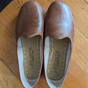 Atlantis Handmade Shoes - Women's Antique Brown  Size 6